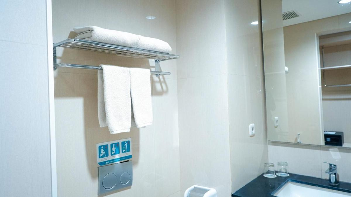 Hotel Ayola Sunrise Mojokerto Exterior foto